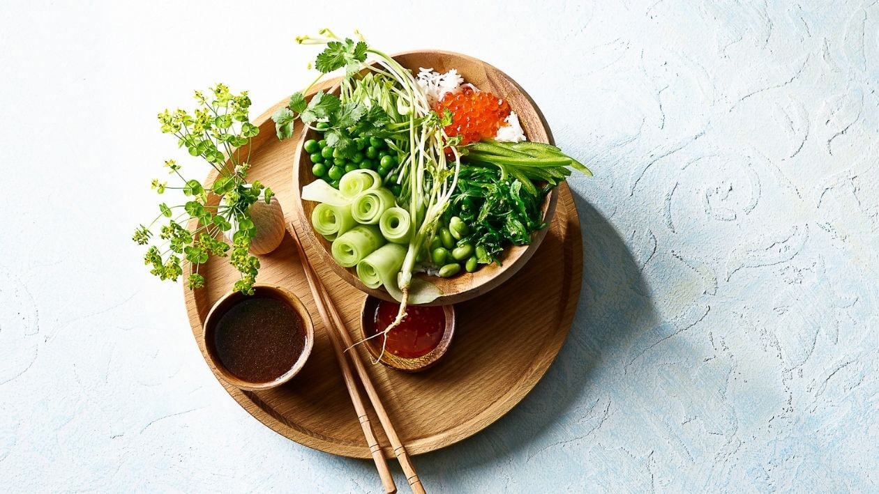 Buddha Bowl mit Lachsrogen und Basmati-Reis –  