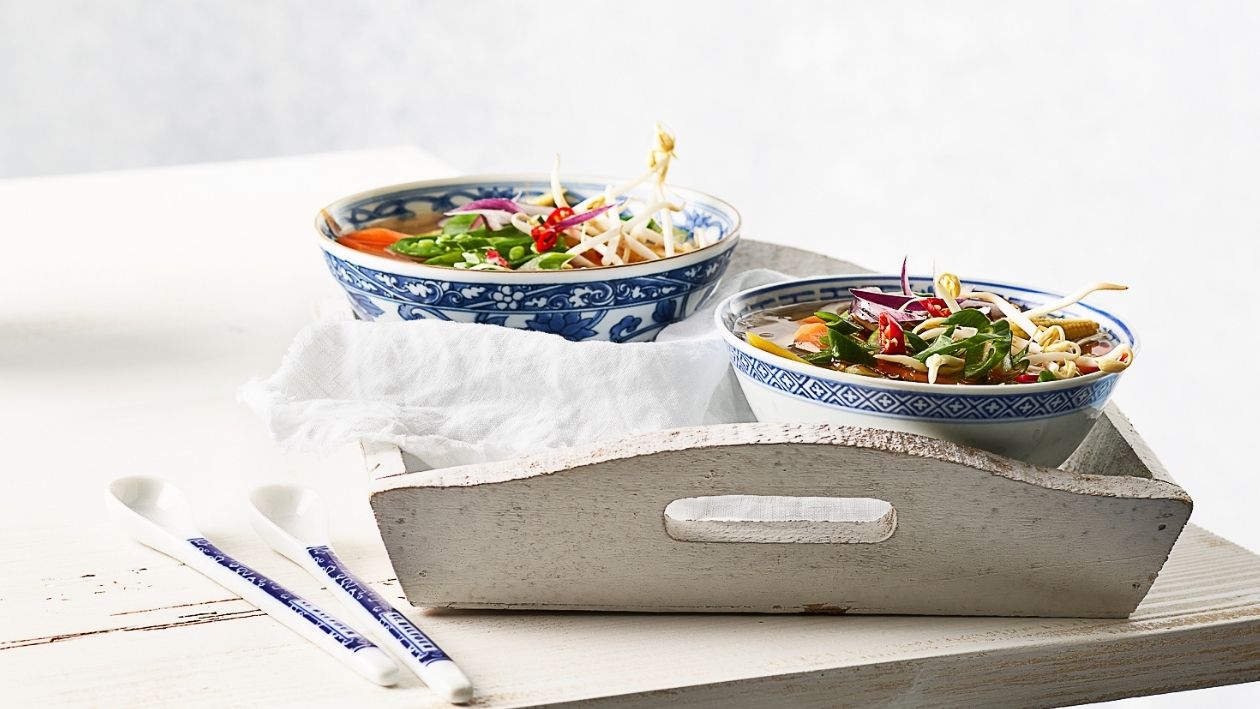 Soupe asiatique au  poulet et aux légumes –  