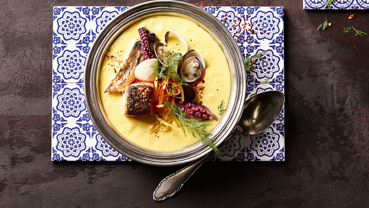Velouté de poisson au safran et aux fruits de mer –  