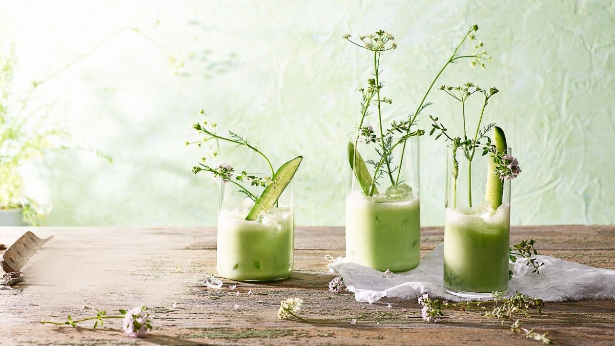 Kalte, cremige Gurkensuppe mit Gin –  