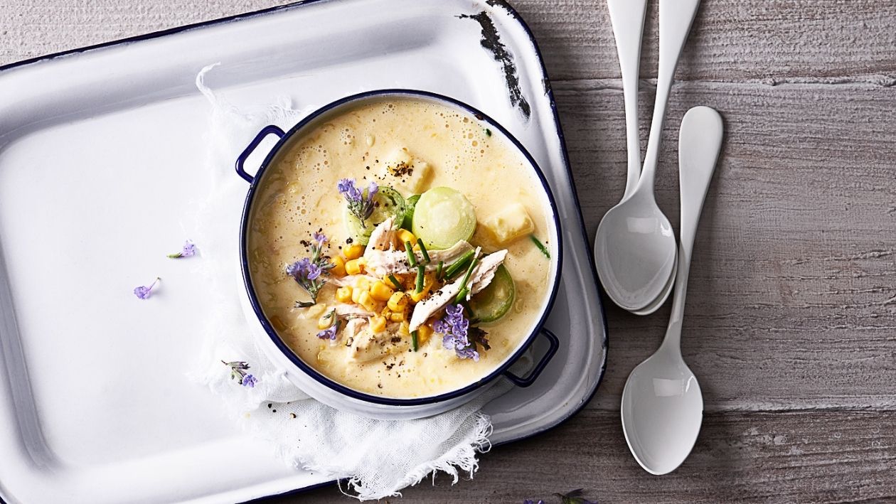 Velouté de maïs avec effiloché de blanc de poule –  