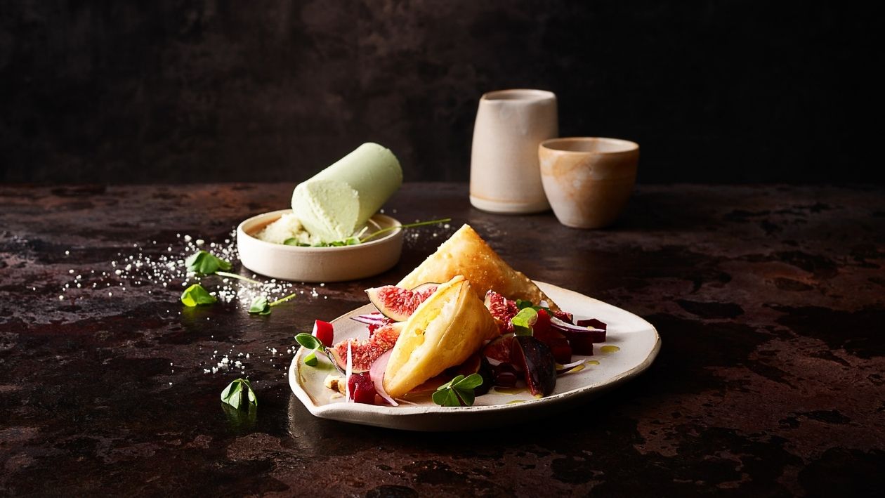 Beignets frits au  Schabziger de Glaris accompagnés d'une salade automale –  