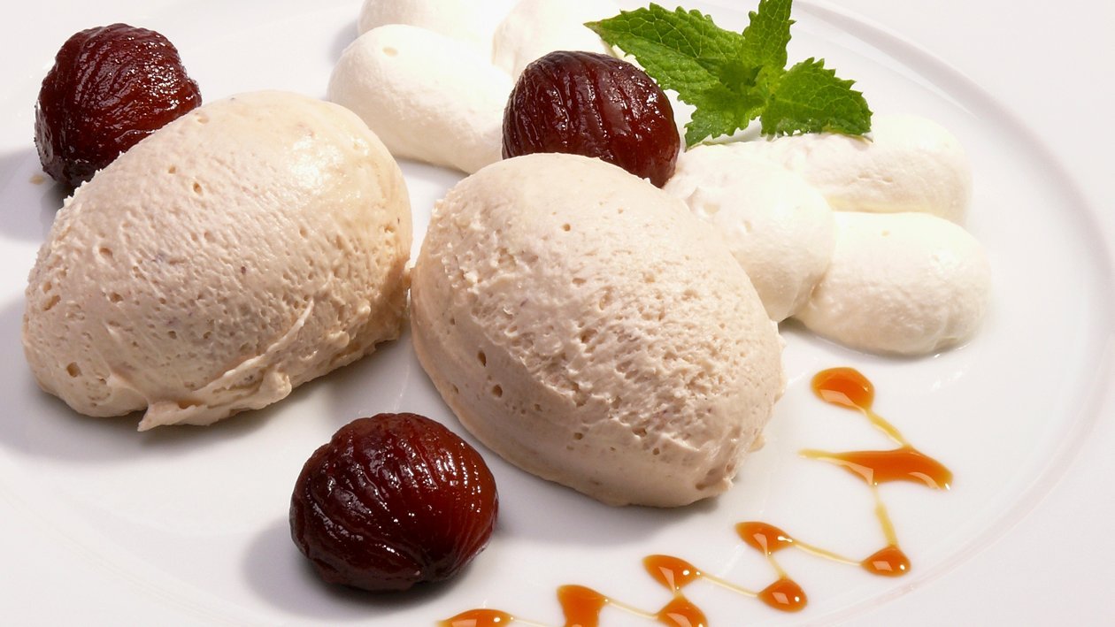 Marroni-Mousse mit Maraschino Marroni-Mousse mit Maraschino
