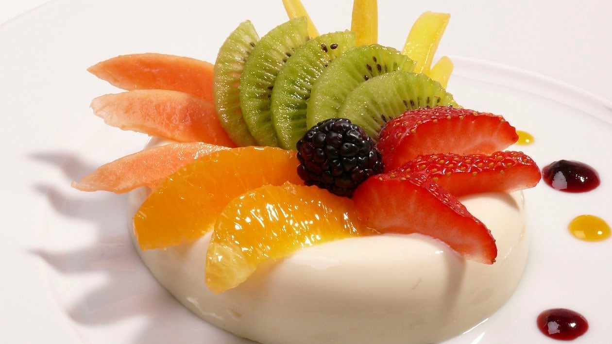 Panna Cotta- Savarin mit Früchten Panna Cotta- Savarin mit Früchten