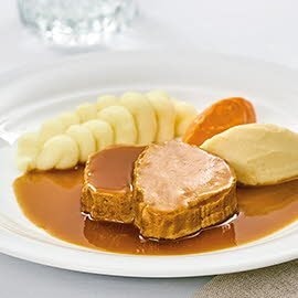 Roulé de veau avec purée de pommes de terre et de légumes pour personne en difficulté d'avaler