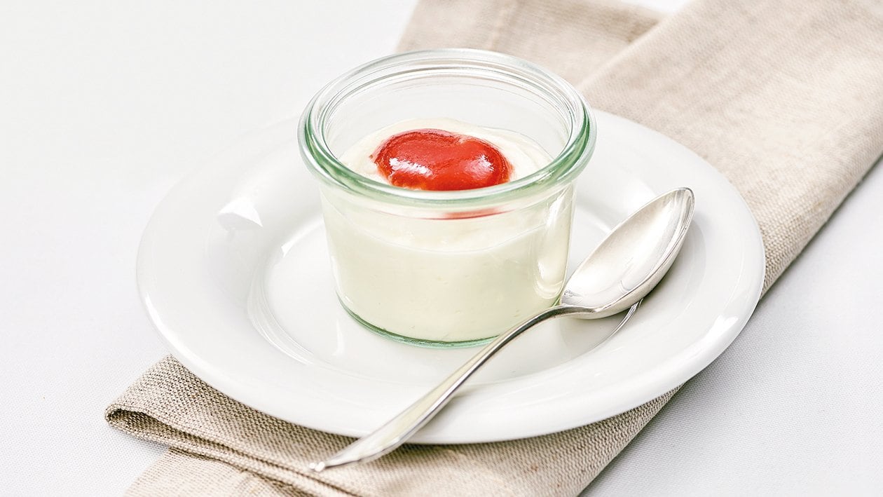 Quarkcreme mit Erdbeeren in pürierter Form