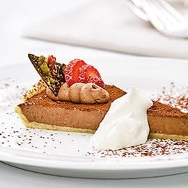 Tarte au chocolat et fraises