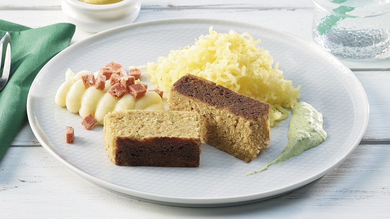 Schweinebauch mit Kartoffeln und Kabissalat in pürierter Form