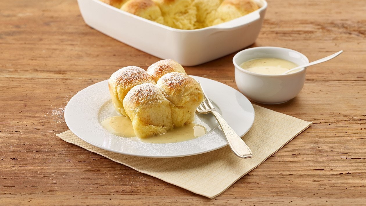 Quenelles à la levure et sauce vanille