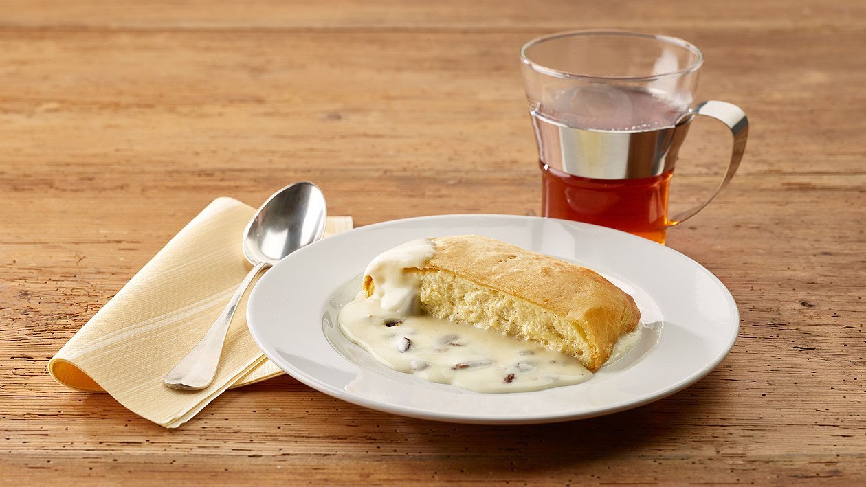 Quarkstrudel mit Rum-Rosinensauce Quarkstrudel mit Rum-Rosinensauce