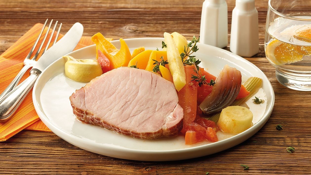 Pot-au-feu de courge et légumes-racines, carré de porc fumé