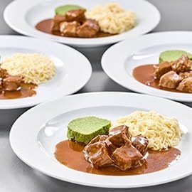 Rindsgulasch mit Nudeln und Broccoli in pürierter Form