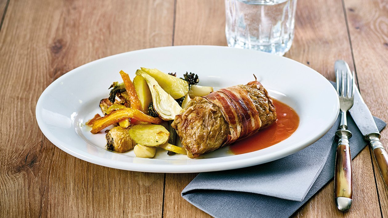 Hackfleischvögel mit Ofengemüse und Tomatensauce Hackfleischvögel mit Ofengemüse und Tomatensauce