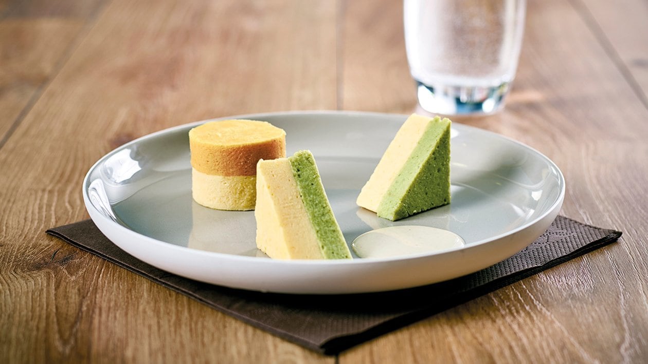 Soufflé de pommes de terre, courge et épinards, sauce aux marrons, mangé en fingerfood pour les personnes souffrant de démence