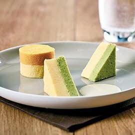 Soufflé de pommes de terre, courge et épinards, sauce aux marrons, mangé en fingerfood pour les personnes souffrant de démence