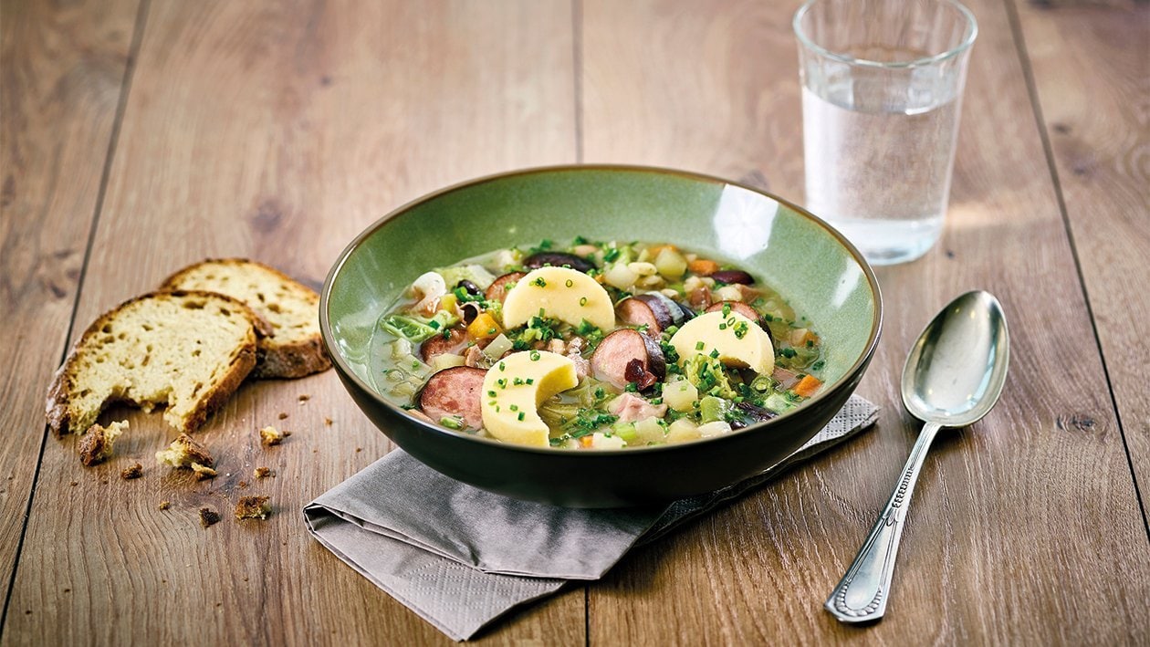 Winter Minestrone mit Kartoffel, Rippli und Wurst Winter Minestrone mit Kartoffel, Rippli und Wurst