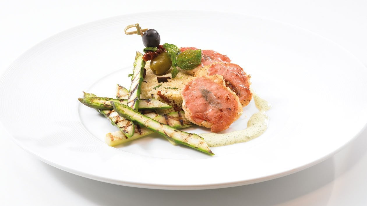Saltimbocca de filets de lapin sur Couscous et asperges grillées Saltimbocca de filets de lapin sur Couscous et asperges grillées