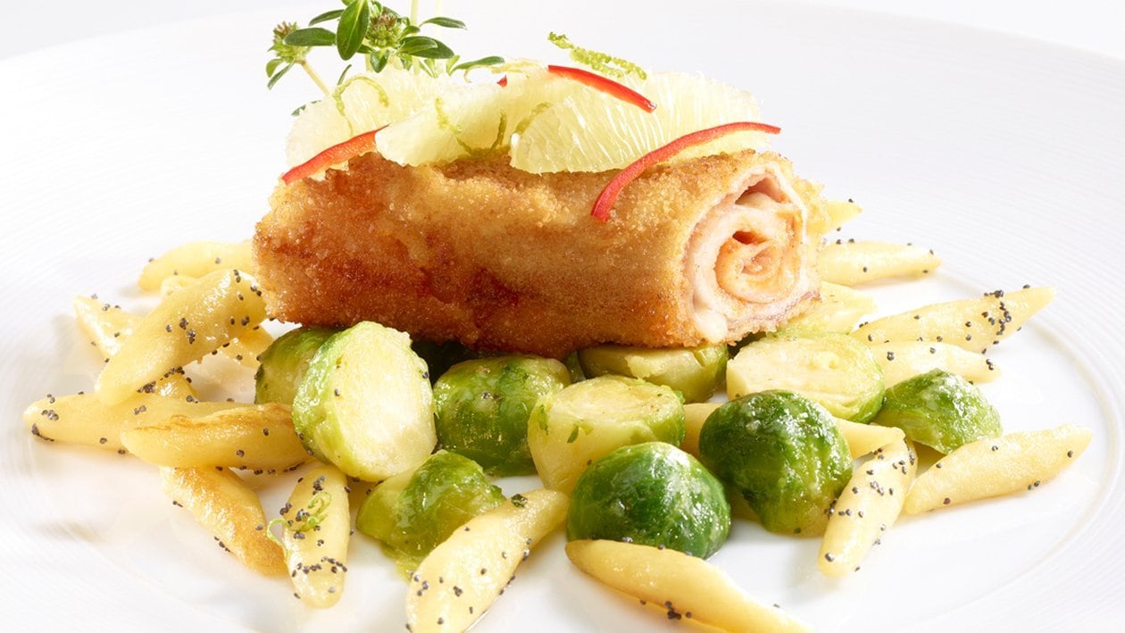 Cordon-bleu de sanglier aux gnocchi de pommes de terre et choux de Bruxelles Cordon-bleu de sanglier aux gnocchi de pommes de terre et choux de Bruxelles