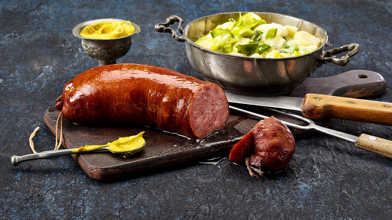 Waadtländer Saucisson mit Kartoffel-Lauch-Gemüse Waadtländer Saucisson mit Kartoffel-Lauch-Gemüse
