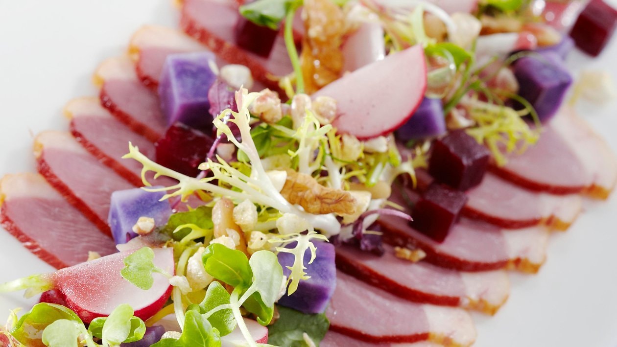 Geräucherte Entenbruststreifen mit Brunnenkresse-Salat