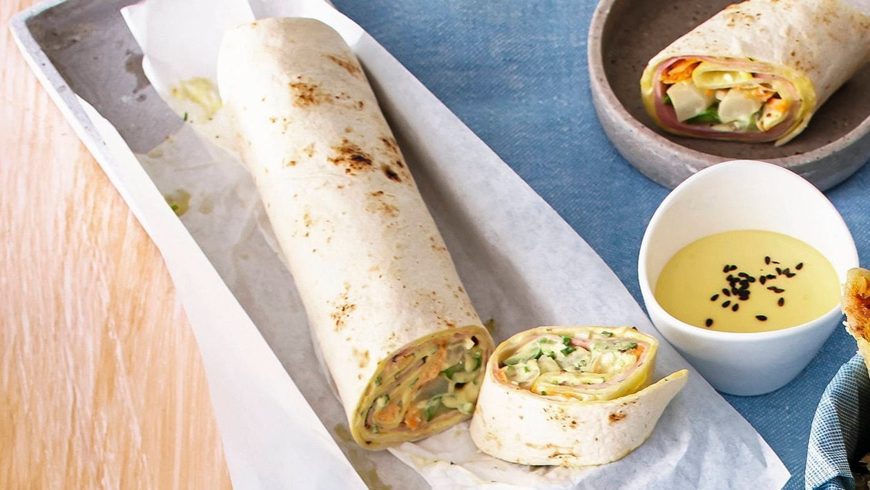 Wrap farci aux asperges et hollandaise