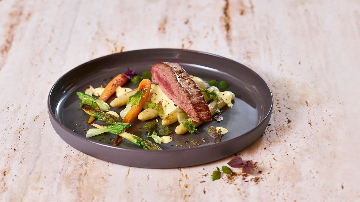 Flanksteak mit gebratenem Spargel und Pfeffer Sauce Flanksteak mit gebratenem Spargel und Pfeffer Sauce