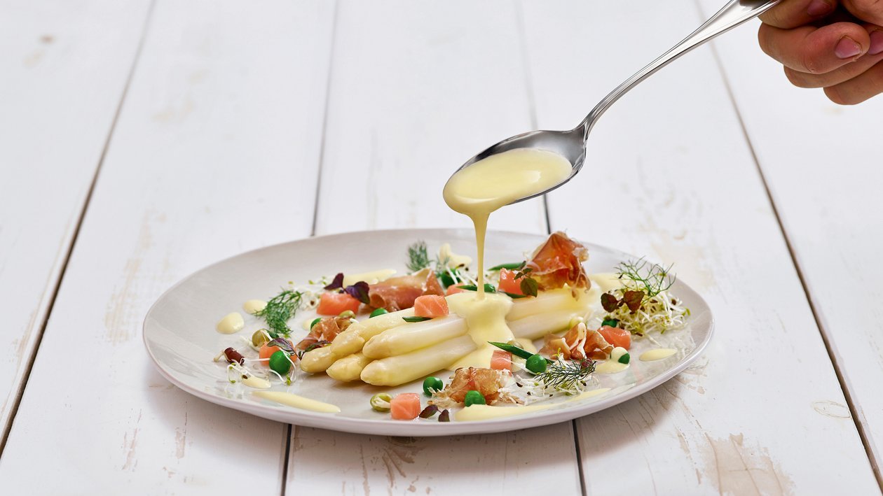 Spargel mit Pata Negra und geräuchertem Lachs –  