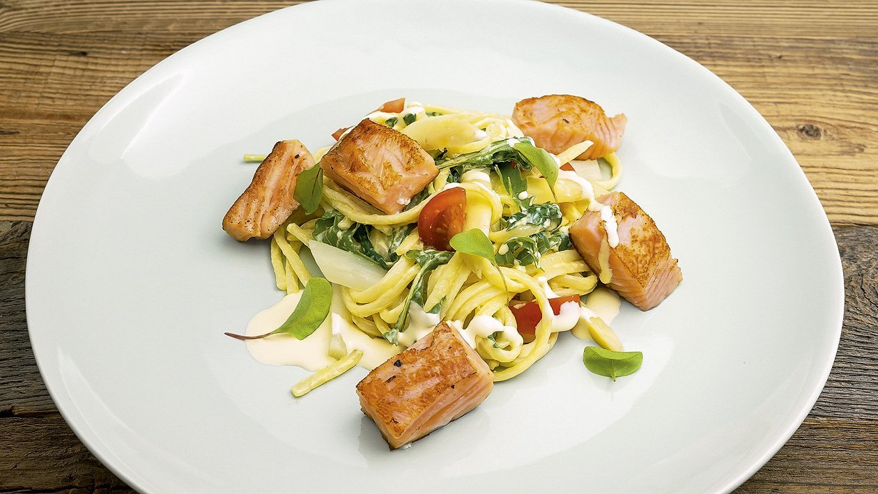 Pasta mit Spargel und Lachs