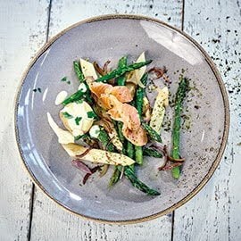 Salade d'asperges tièdes et saumon mariné