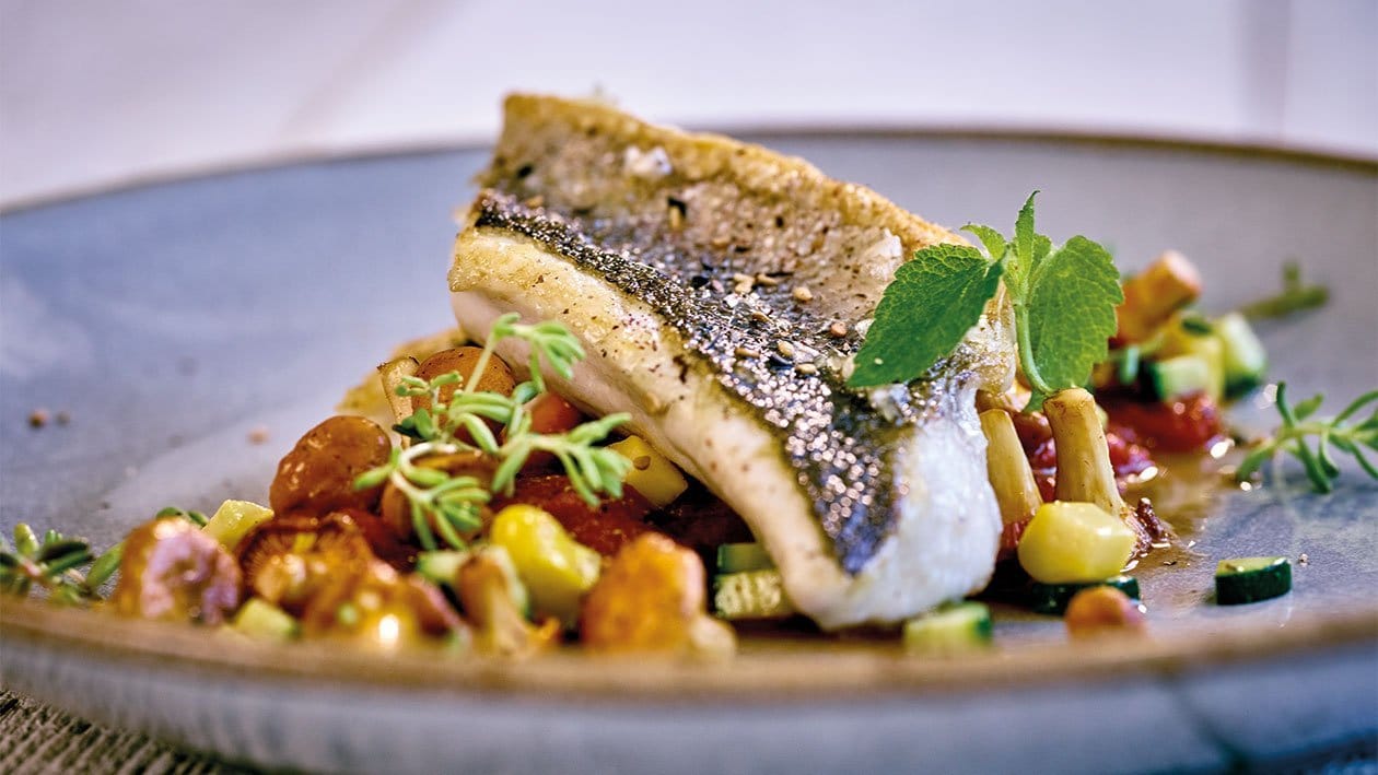 Loup de mer aux chanterelles et tomates Loup de mer aux chanterelles et tomates