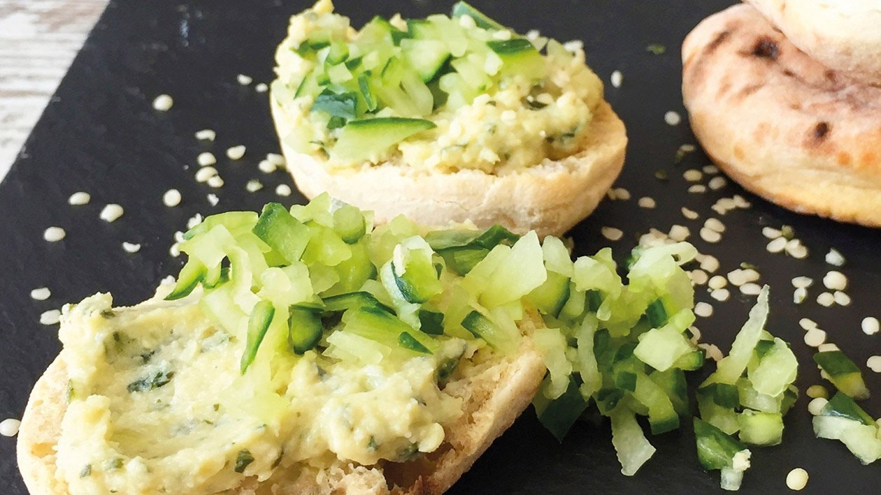 Crème à tartiner végane au concombre et fines herbes