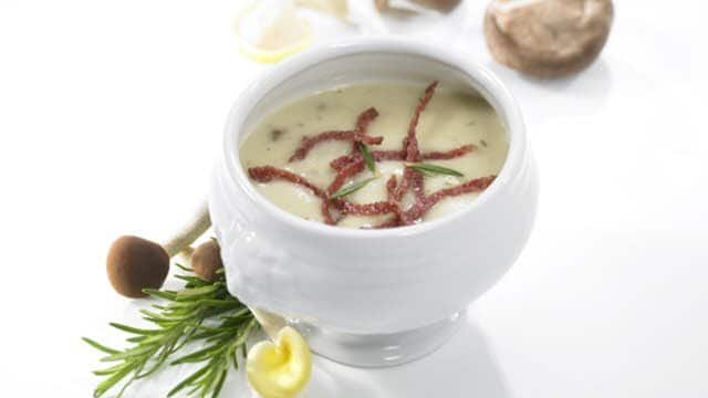 Bündner Pilzsuppe mit Salsiz