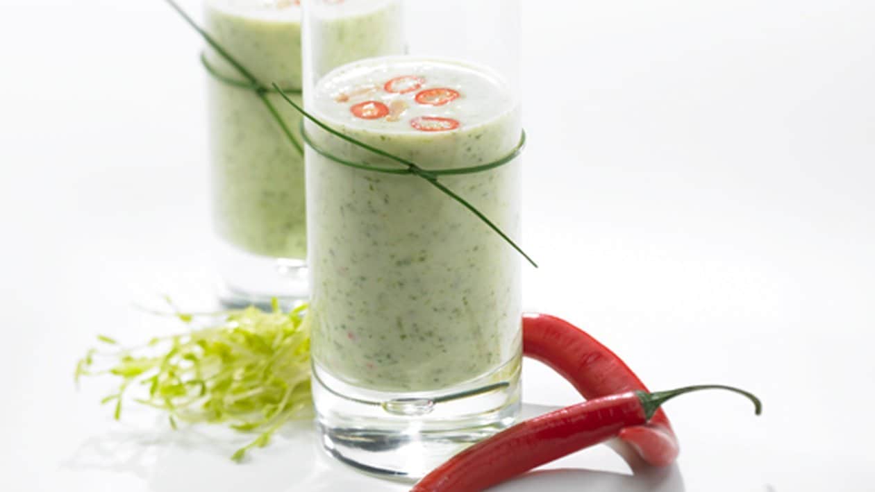 Crème de brocoli frappée au chili et cacahuètes Crème de brocoli frappée au chili et cacahuètes