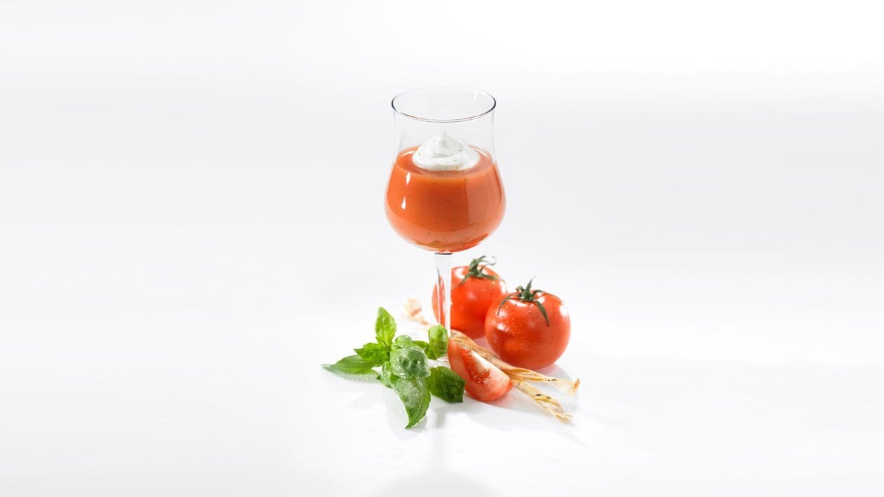 Gekühltes Tomaten-Cappuccino "Bloody-Mary" Gekühltes Tomaten-Cappuccino "Bloody-Mary"