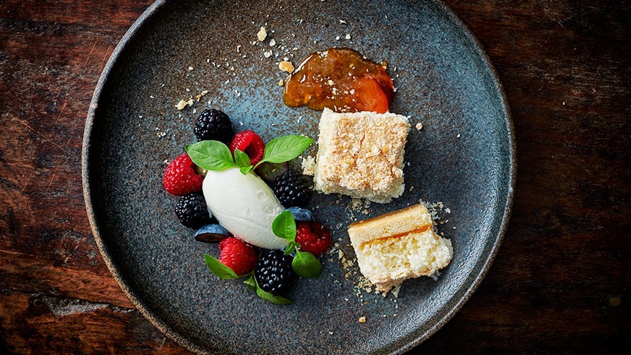 Tarte sablée à la noix de coco et gelée d'abricots Tarte sablée à la noix de coco et gelée d'abricots