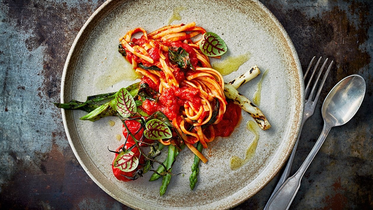 Pasta mit cremiger Thai Red Curry Tomatensauce Pasta mit cremiger Thai Red Curry Tomatensauce