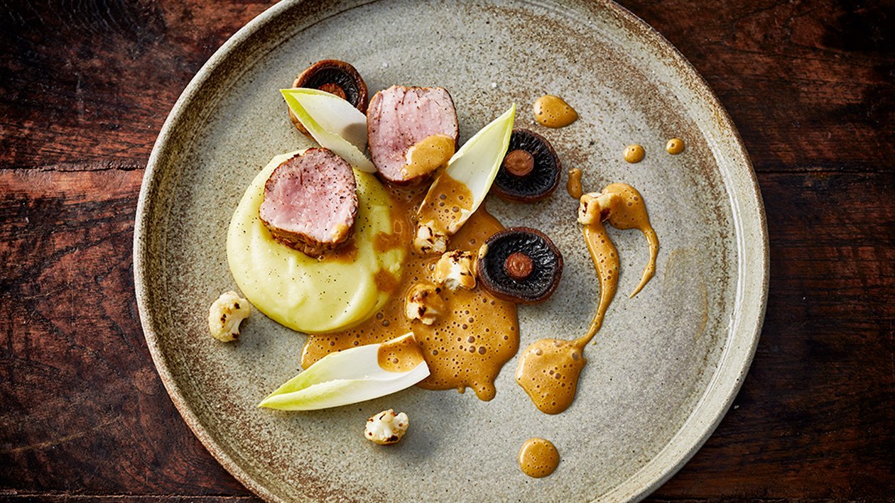 Schweinsmedaillons mit cremiger Kokosnuss-Currysauce Schweinsmedaillons mit cremiger Kokosnuss-Currysauce