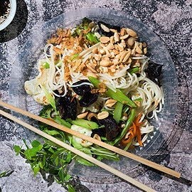 Nouilles asiatiques aux légumes, simple et rapide à emporter