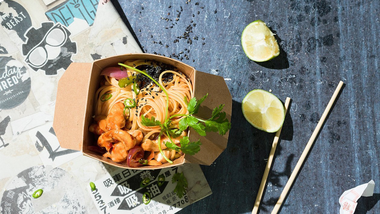 Nouilles asiatiques au poulet, simple et rapide à emporter Nouilles asiatiques au poulet, simple et rapide à emporter