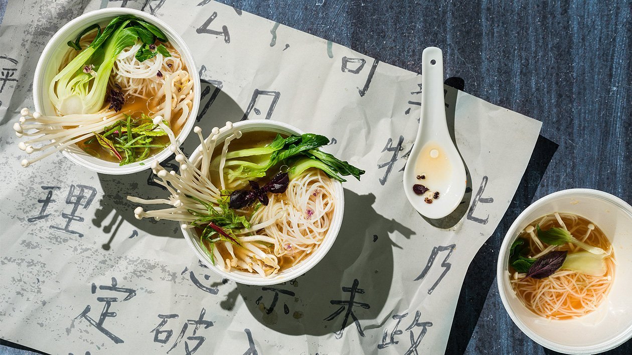 Soupe aux nouilles et poulet, simple et rapide à emporter –  
