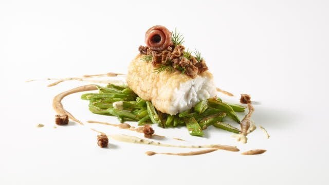 Gebratener Baby-Seeteufel mit Cocobohnen und Knoblauch-Sardellenjus