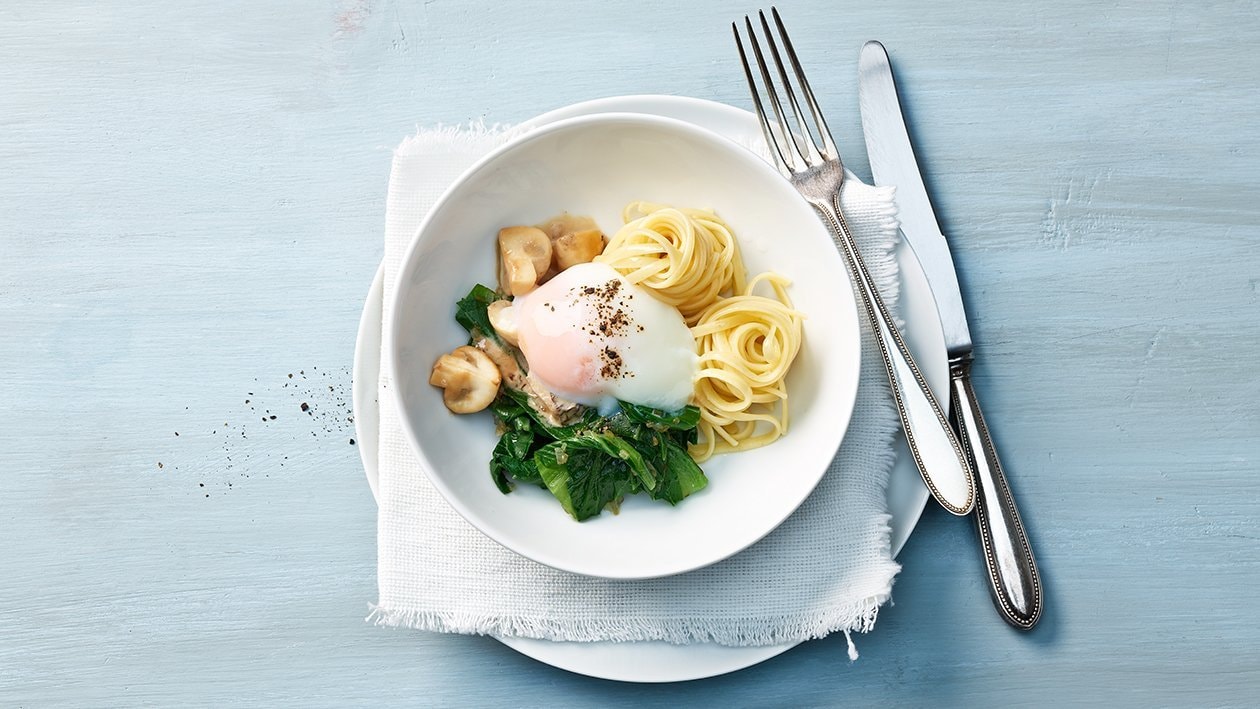 Oeuf poché aux morilles et nouillettes aux oeufs