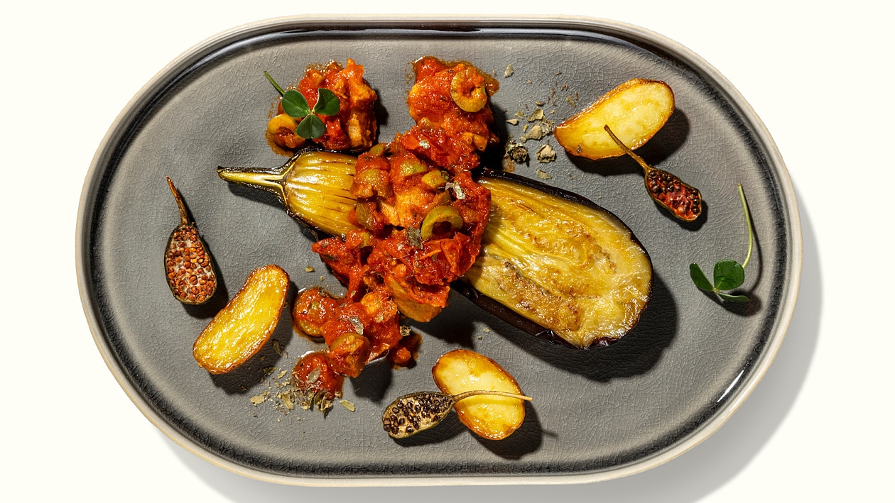 Auberginen mit Tomaten-Paprika-Ragout und karamellisierten Kapern-Kartoffeln –  