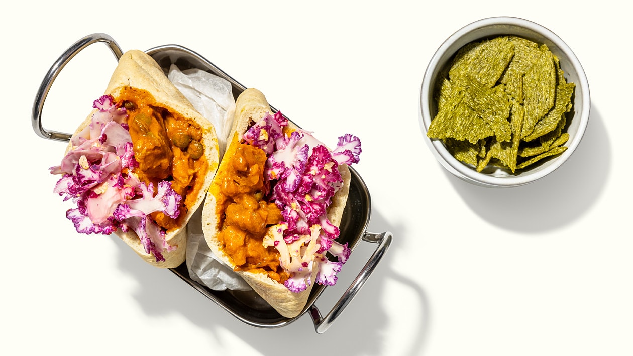 Gefüllte Pita Taschen mit rohem Limonenblumenkohl und indischem Linsendal –  