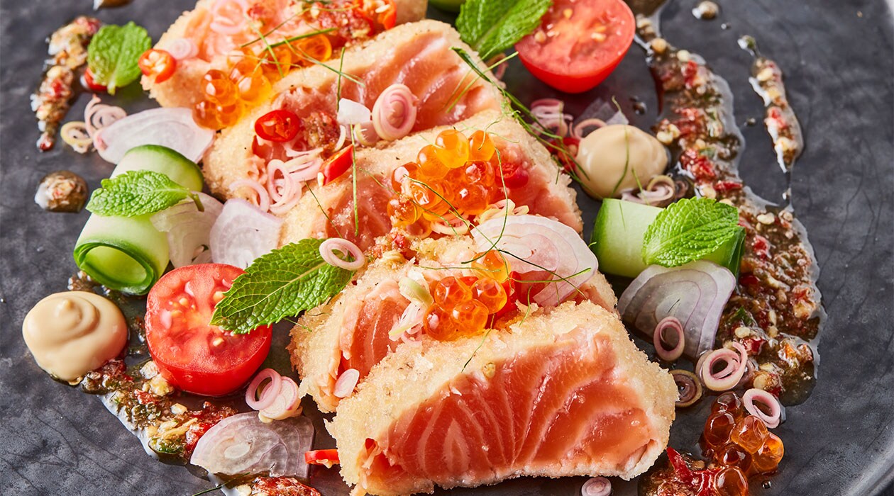 Lachs-Katsu mit scharfem Thai-WasabiDressing und Shoyu-Mayonnaise Lachs-Katsu mit scharfem Thai-WasabiDressing und Shoyu-Mayonnaise