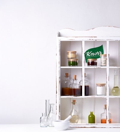 Küchenvitrine mit Konzentraten Küchenvitrine mit Konzentraten