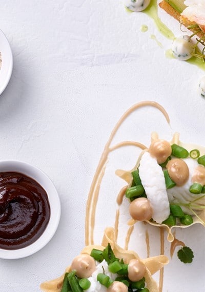 Fisch-Tartelette mit gerösteter Knoblauch-Emulsion Fisch-Tartelette mit gerösteter Knoblauch-Emulsion