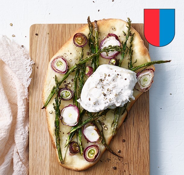 Tessiner-Kartoffel-Focaccia mit Spargel und Burrata