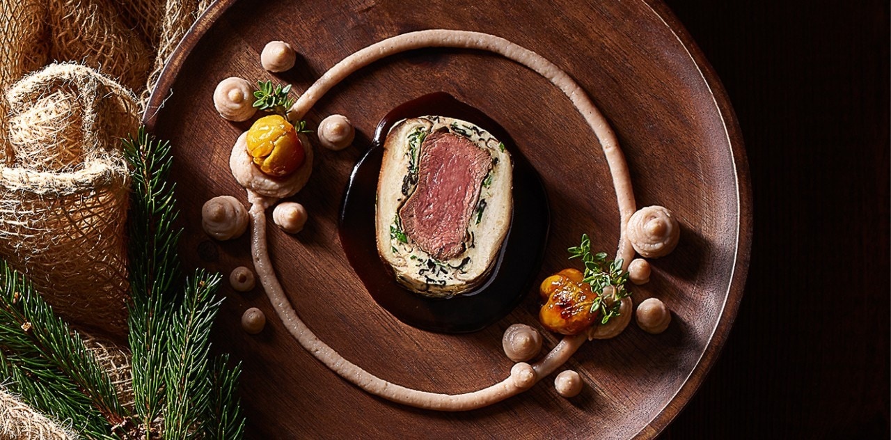 Rehmedaillon im Shiitake mit Gewürzsauce und Marroni-Kartoffelstock
