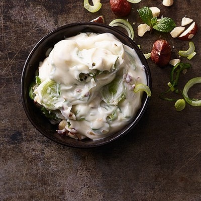 Haselnussdip passt zu grilliertem Sommerblumenkohl